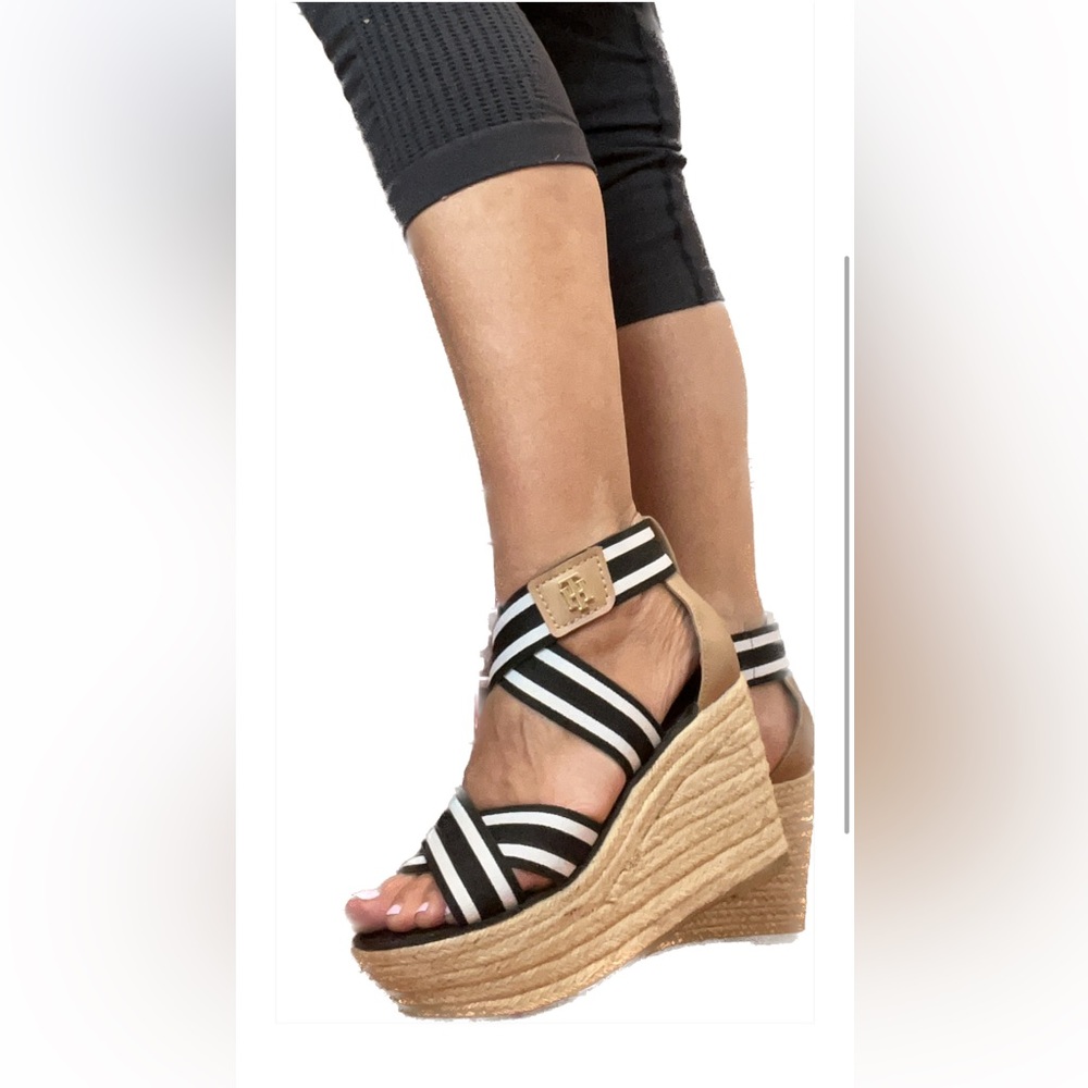 🖤🤍Tommy Hilfiger TWTHEIA Theia Striped TH Logo Platform Wedge Sandals Size 6.5